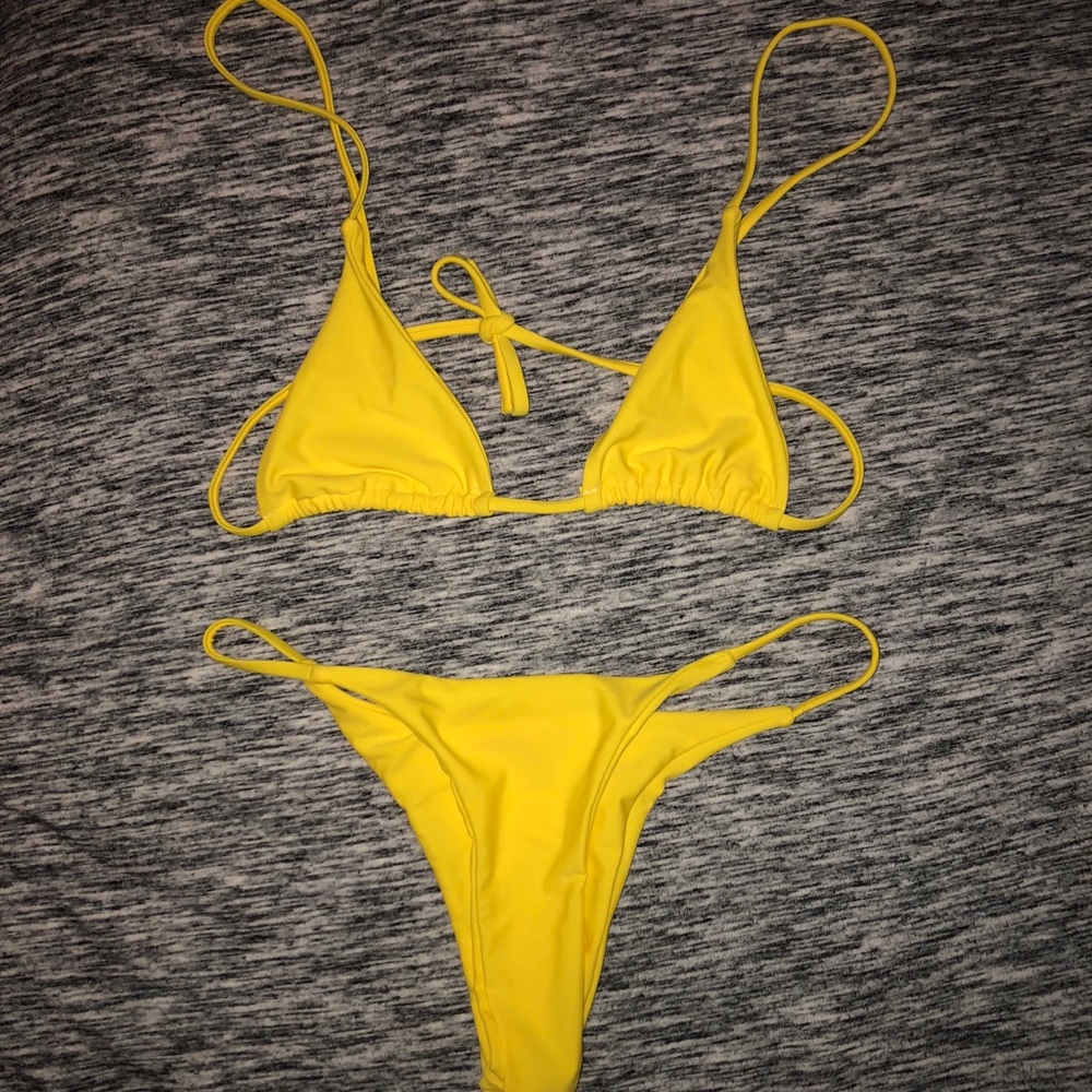 Thong string bikini